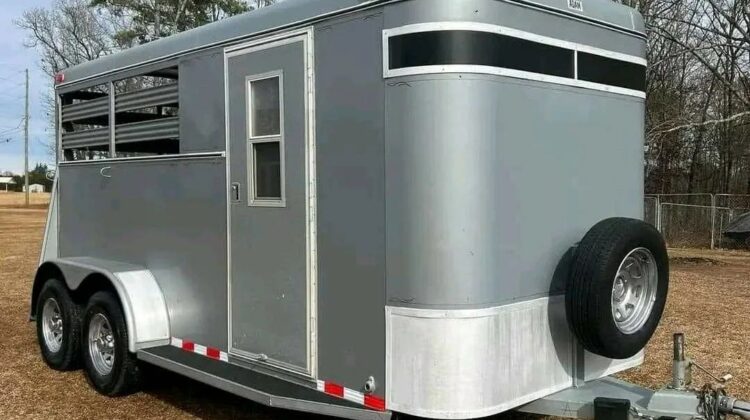 2017 ADAMS 2 HORSE SLANT BUMPER PULL TRAILER WITH WALK-IN TACK ROOM