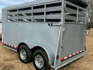 2017 ADAMS 2 HORSE SLANT BUMPER PULL TRAILER WITH WALK-IN TACK ROOM