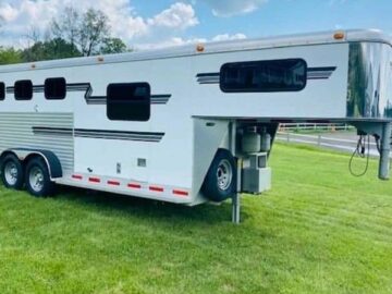 2006 All Aluminum Adam 3 horse slant weekender LQ.