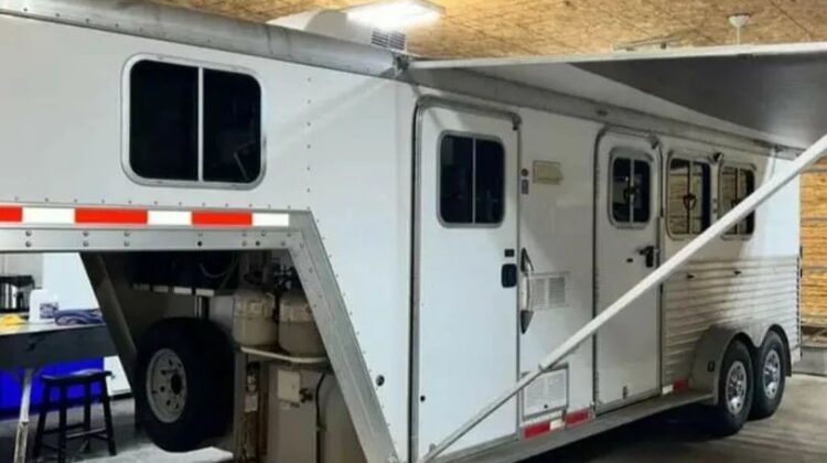 2007 3 horse LQ Featherlite Trailer‼️