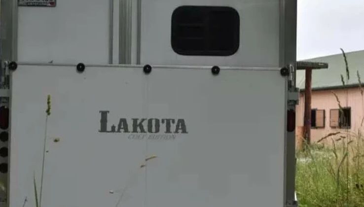 2020 Lakota Colt AC829 horse trailer with Living Quarters