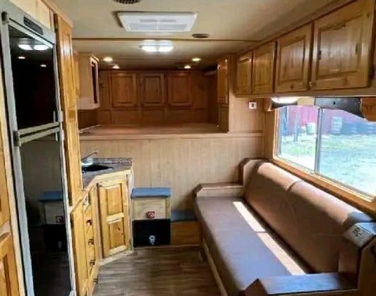 2006 Featherlite LQ 4 Horse Trailer with 12′ Short Wall