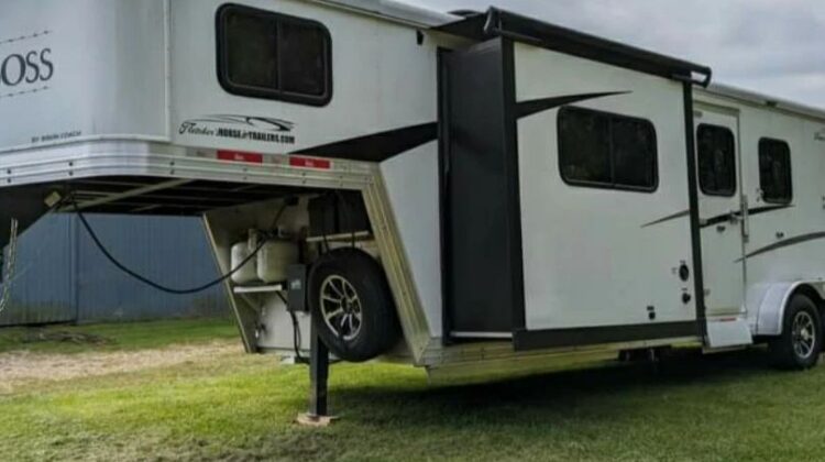 2018 Trail Boss 2H Trailer with Slide Out