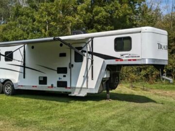 2018 Trail Boss 2H Trailer with Slide Out